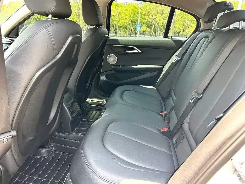BMW 1 Series 2023 из CN, фото 4