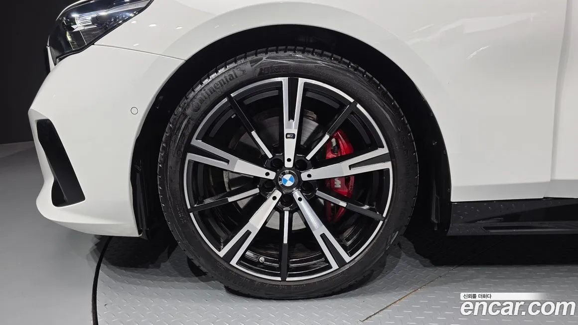 BMW 5-Series 2025 из KR, фото 9