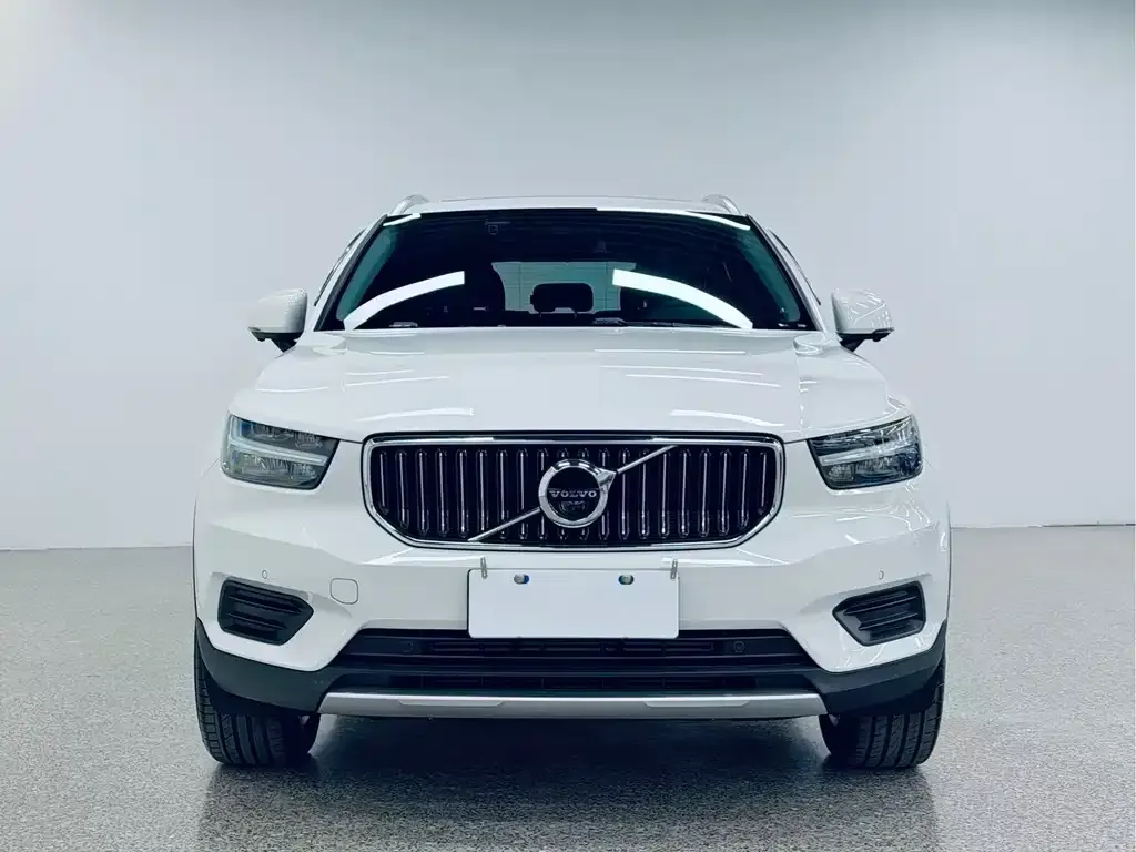 Volvo XC40 — фото 9