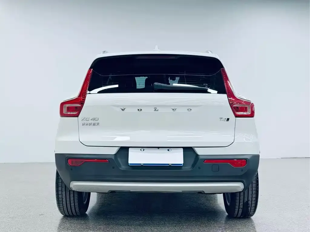 Volvo XC40 — фото 2