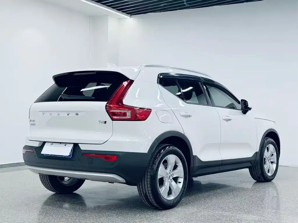 Volvo XC40 — фото 4