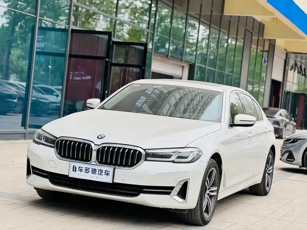 BMW 5 Series — фото 1