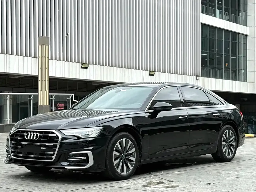 Audi A6L — фото 1