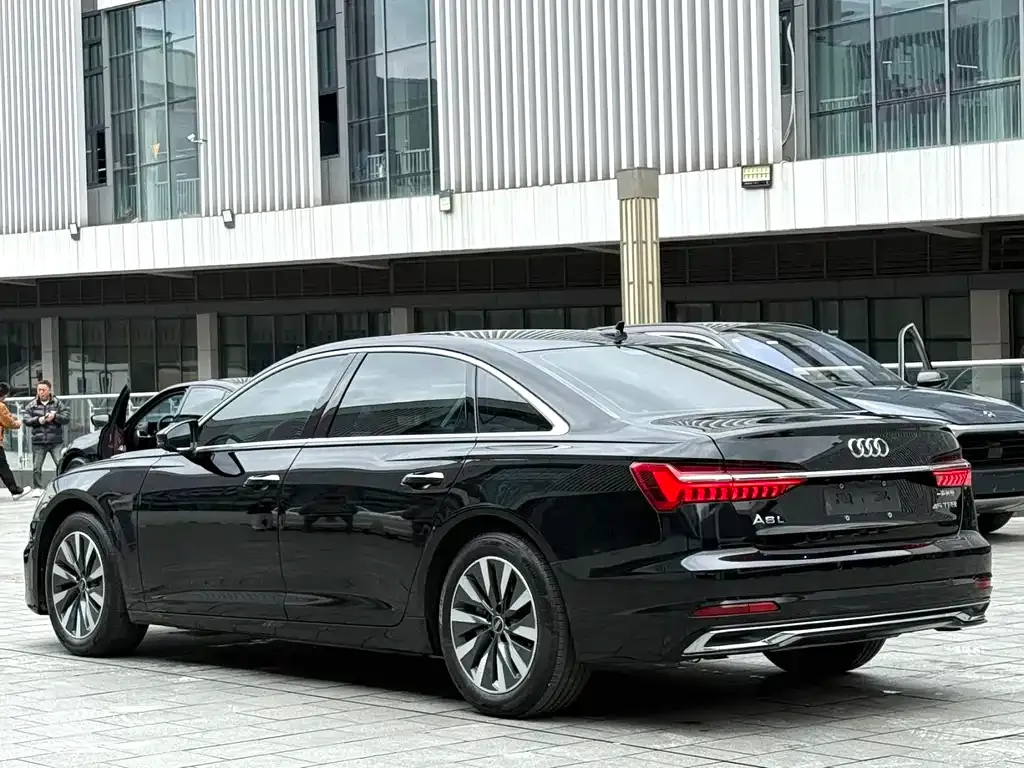 Audi A6L — фото 8
