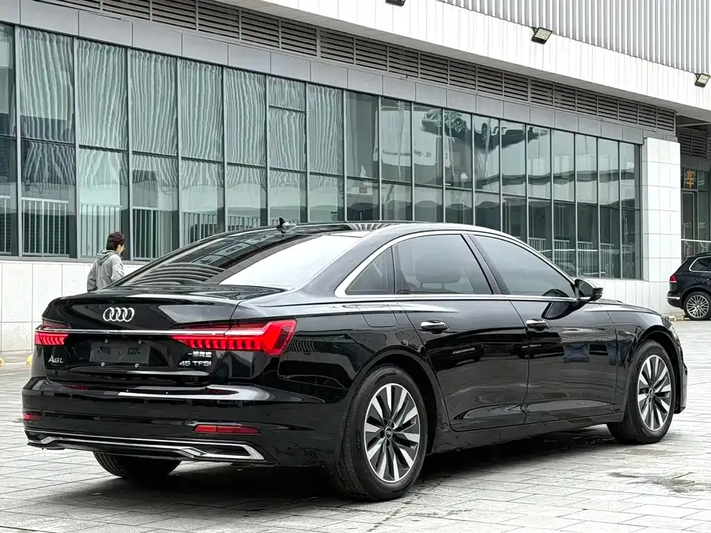 Audi A6L — фото 9