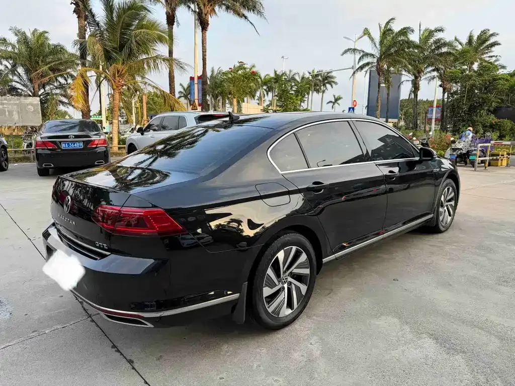 Volkswagen Magotan GTE PHEV 2022 из CN, фото 10