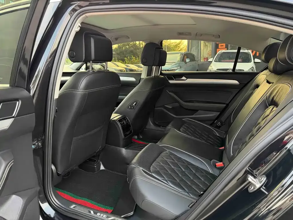 Volkswagen Magotan GTE PHEV 2022 из CN, фото 4