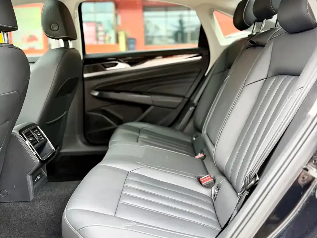 Volkswagen Passat — фото 4
