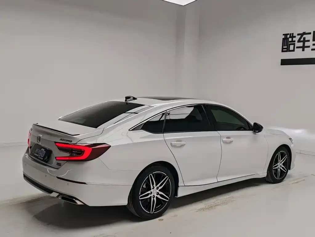 Honda Accord — фото 6