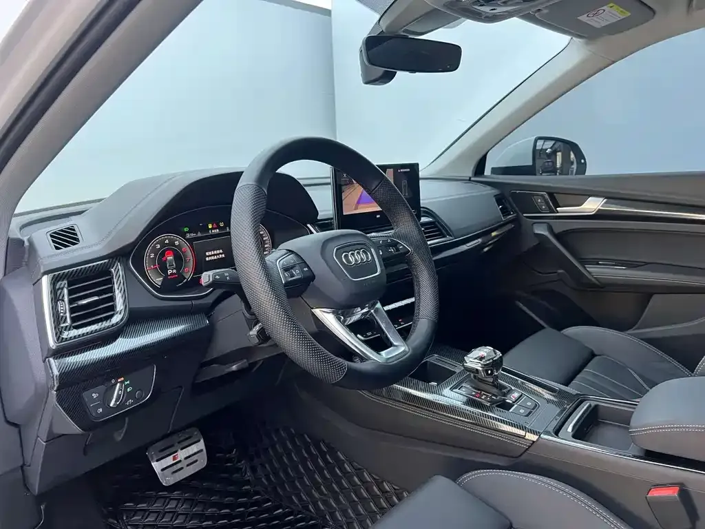 Audi Q5L — фото 10