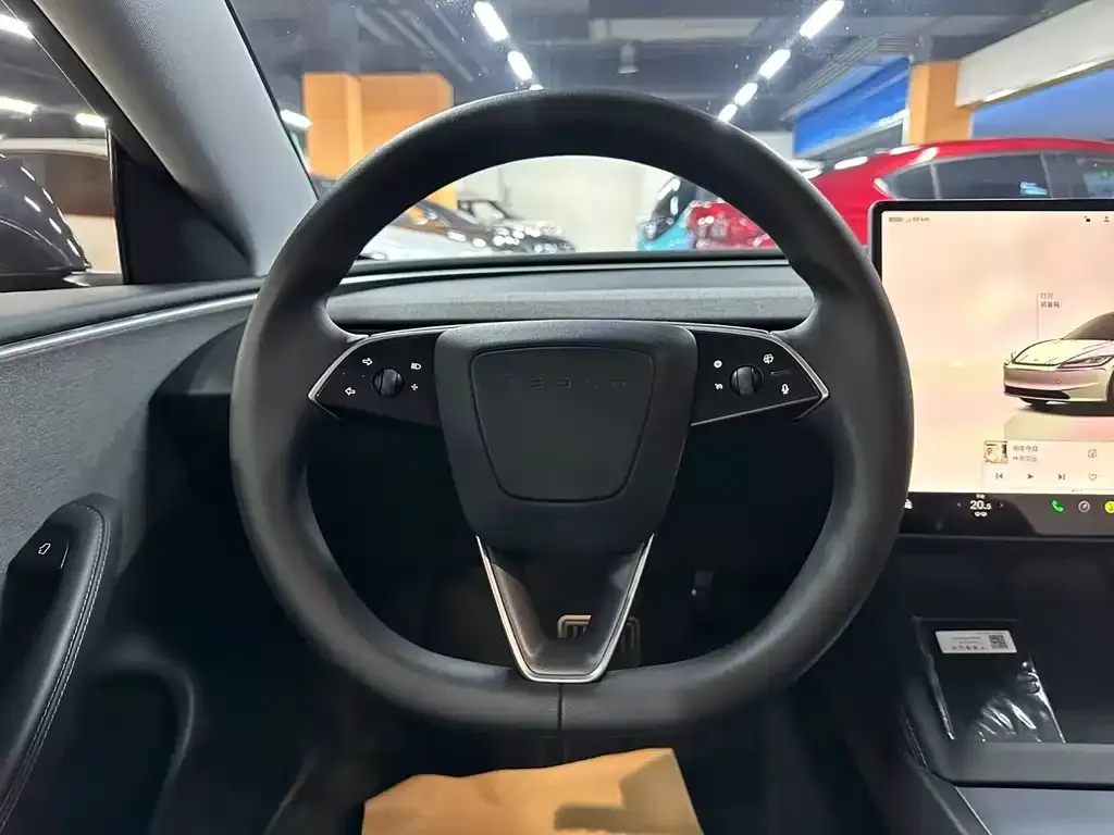 Tesla Model 3 — фото 5