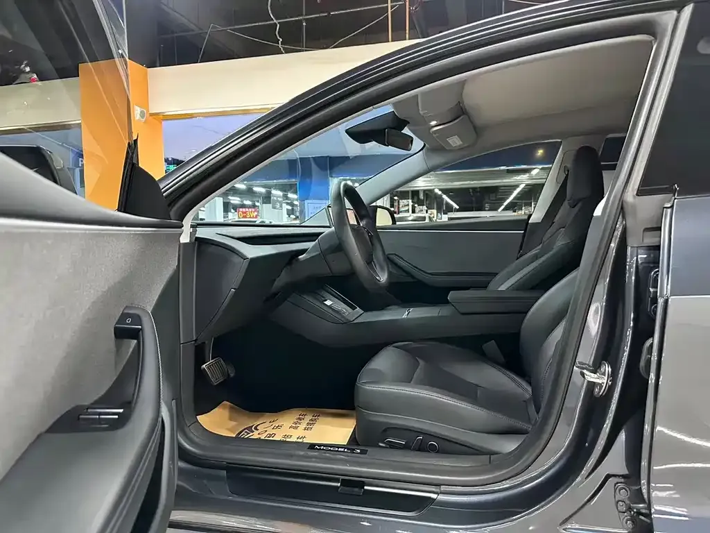 Tesla Model 3 — фото 4