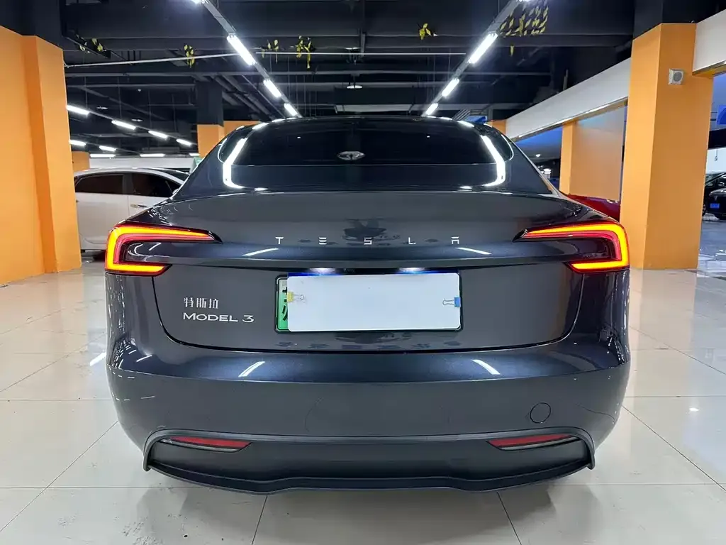 Tesla Model 3 — фото 2
