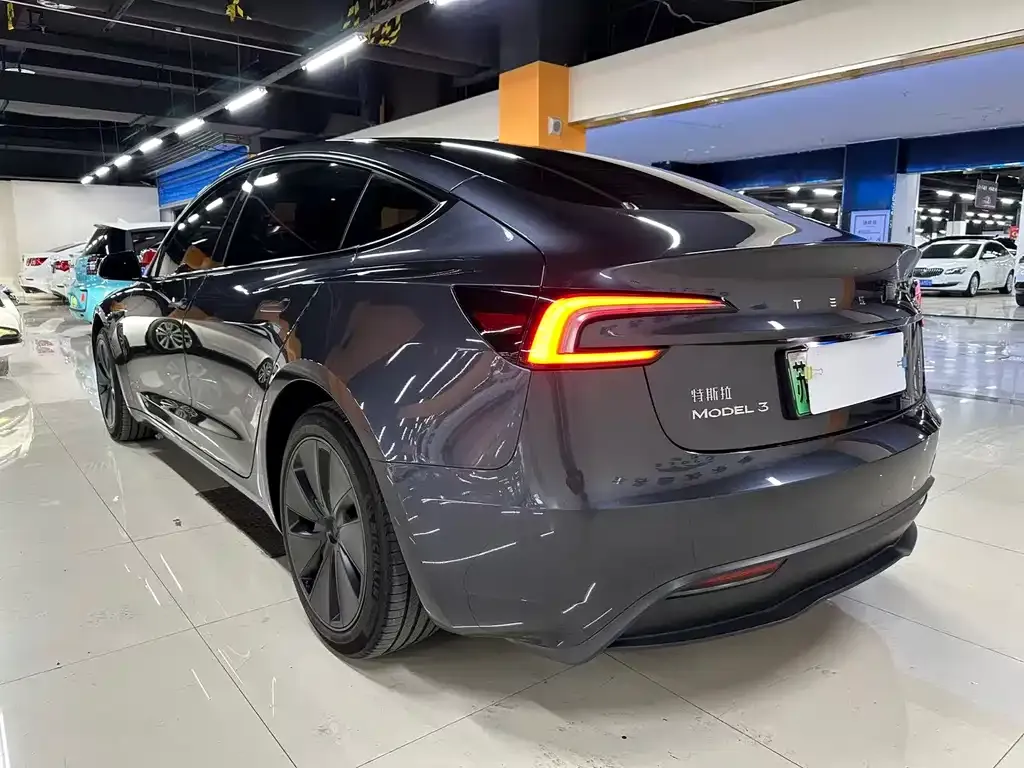 Tesla Model 3 — фото 8