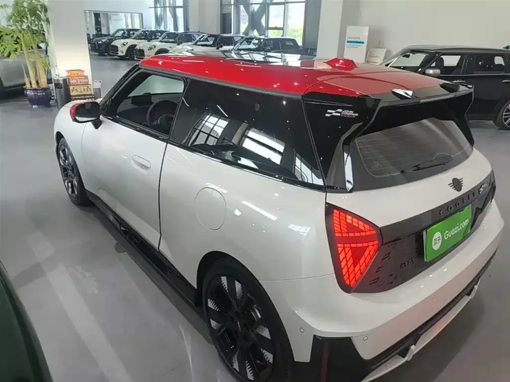 MINI JCW Electric 2025 из CN, фото 2