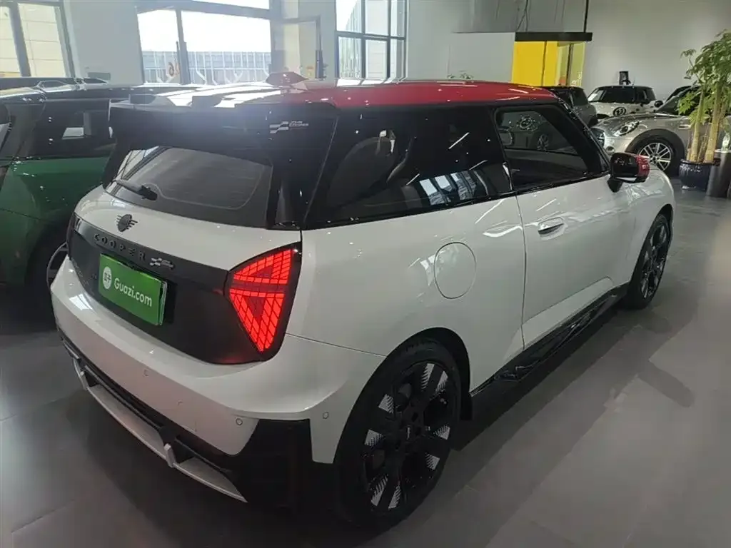 MINI JCW Electric 2025 из CN, фото 3