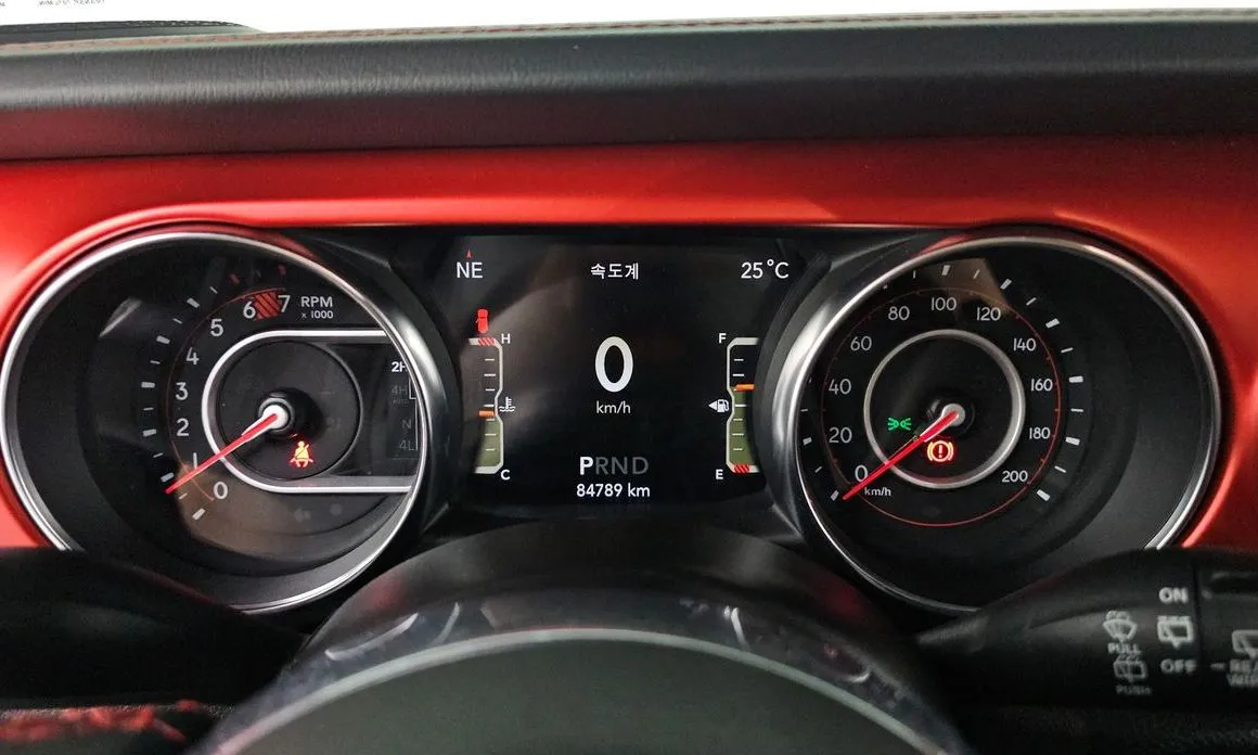 Jeep Wrangler 2021 из KR, фото 8