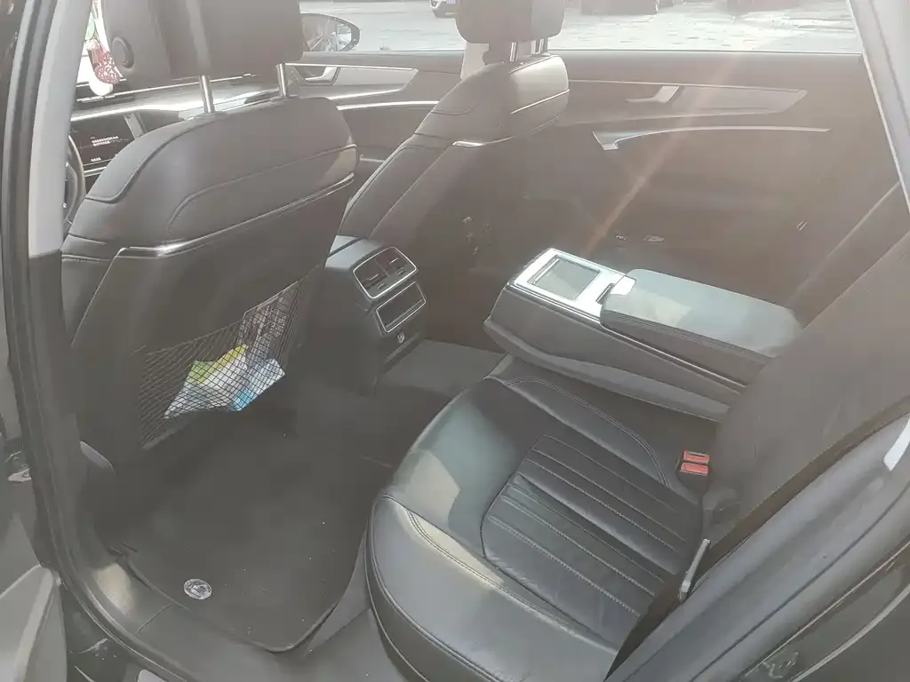 Audi A6L 2021 из CN, фото 2