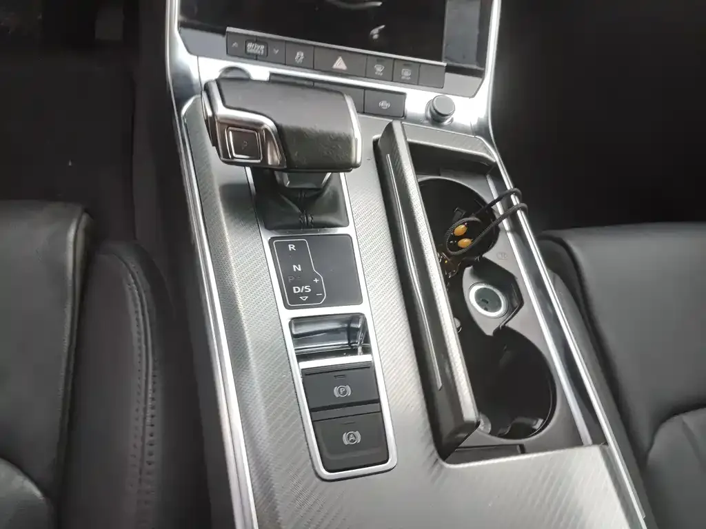 Audi A6L 2021 из CN, фото 9