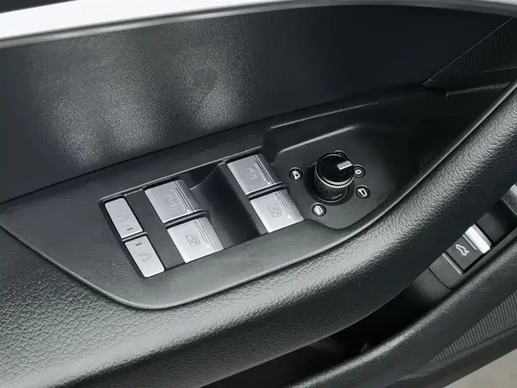 Audi A6L New Energy 2023 из CN, фото 10