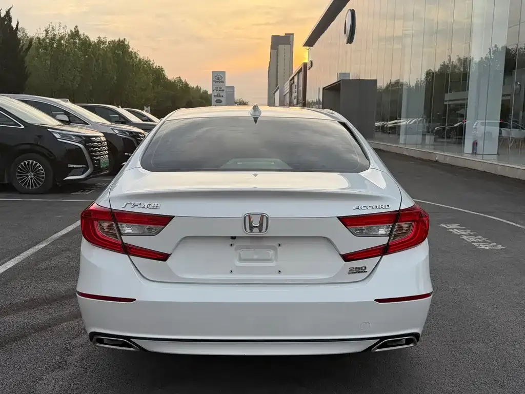 Honda Accord — фото 7