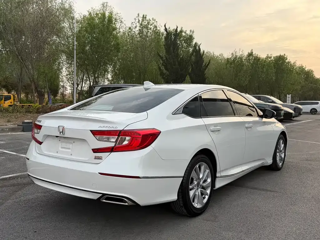Honda Accord — фото 6