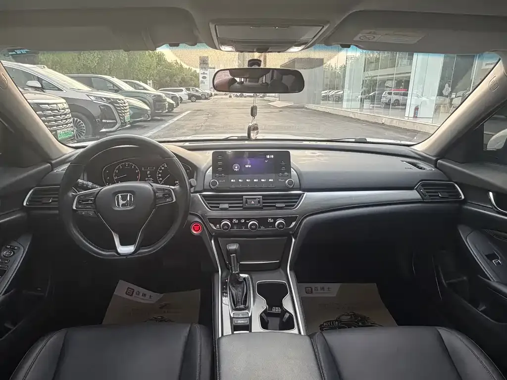 Honda Accord — фото 8