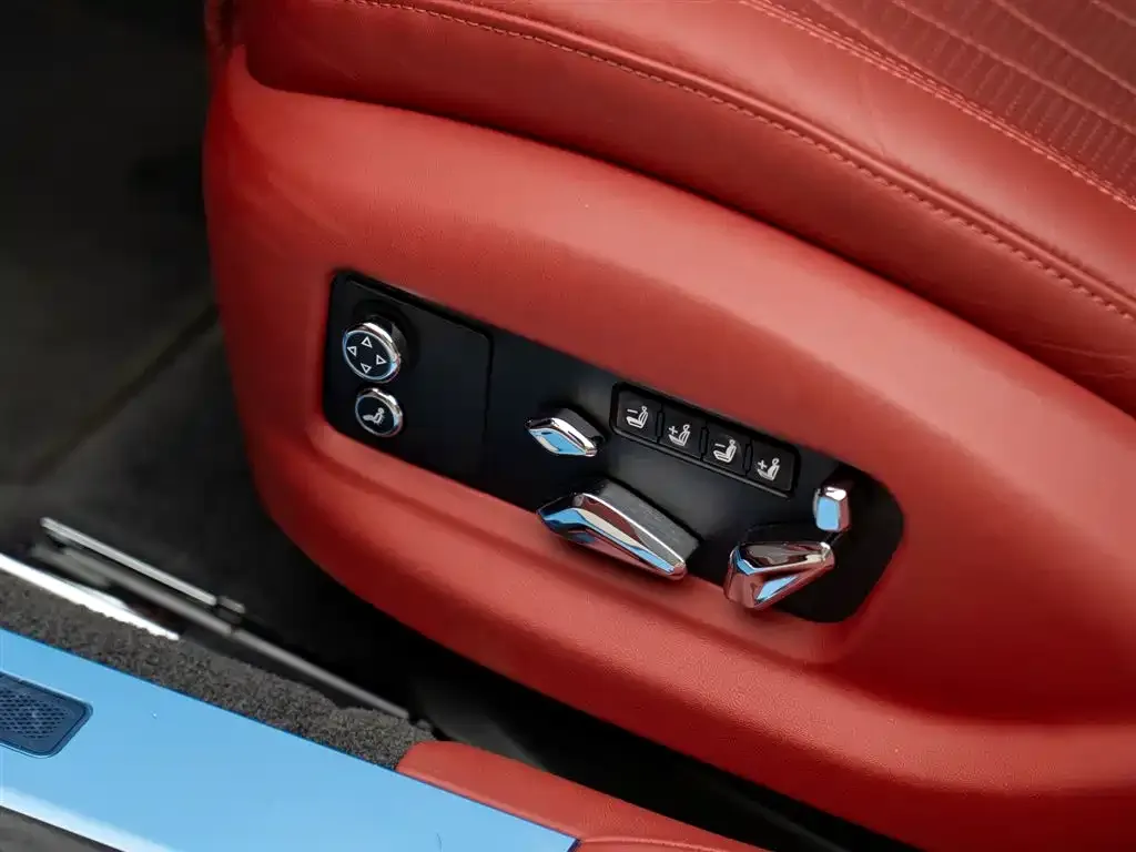 Bentley Flying Spur — фото 3