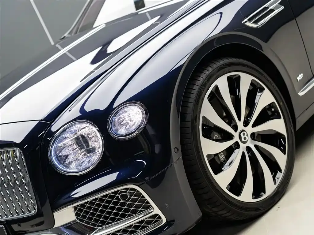 Bentley Flying Spur — фото 9