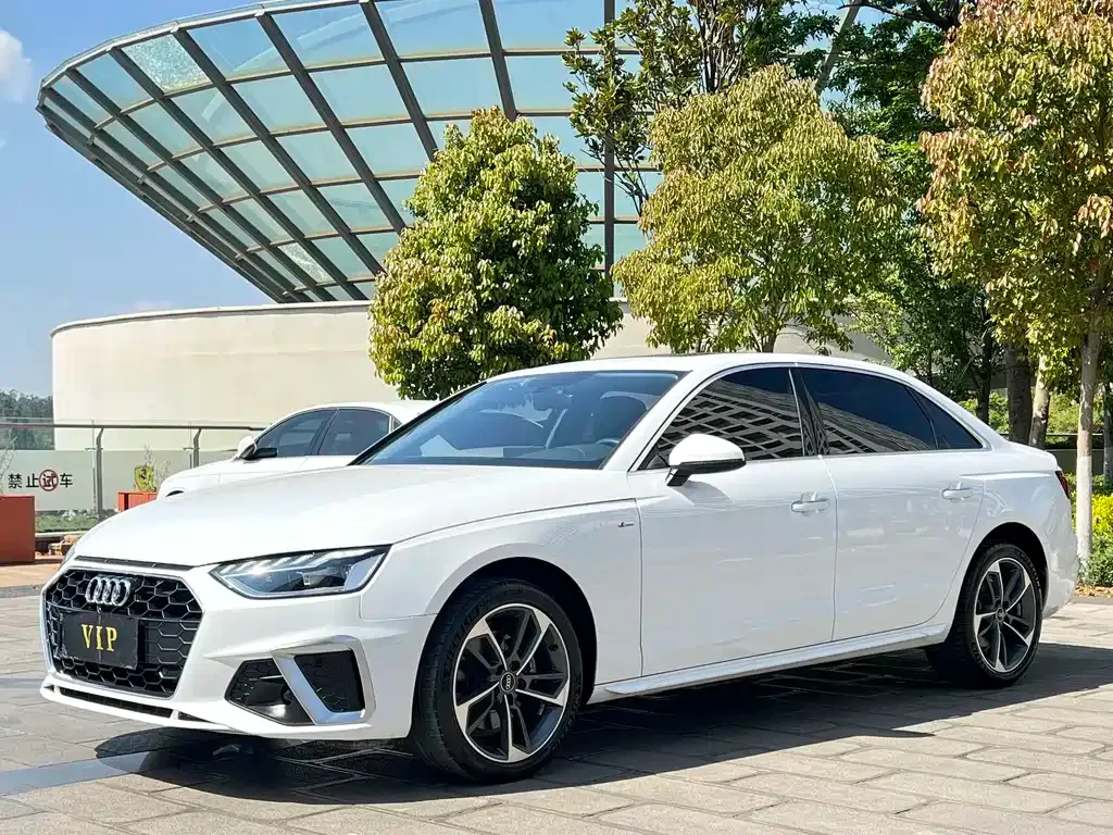 Audi A4L — фото 1