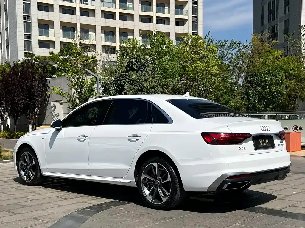 Audi A4L — фото 10