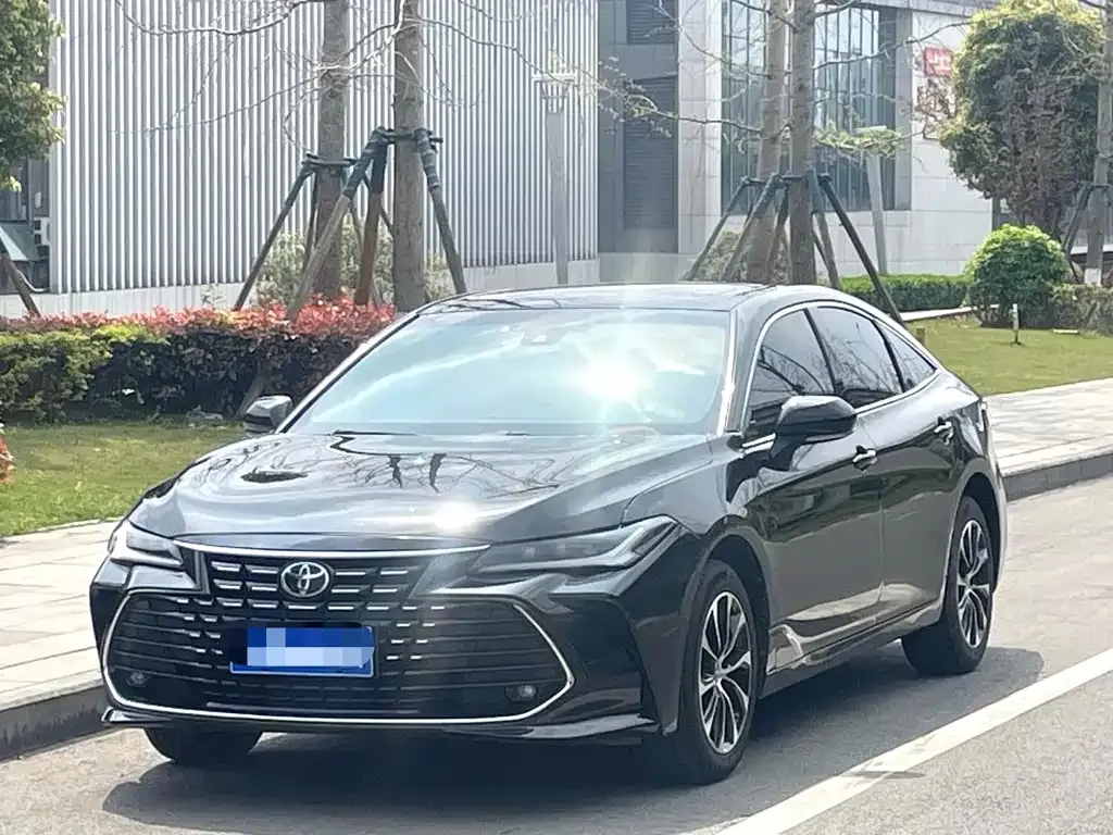Toyota Avalon — фото 1