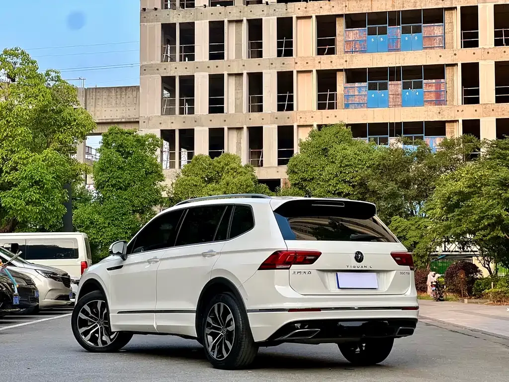 Volkswagen Tiguan L — фото 6