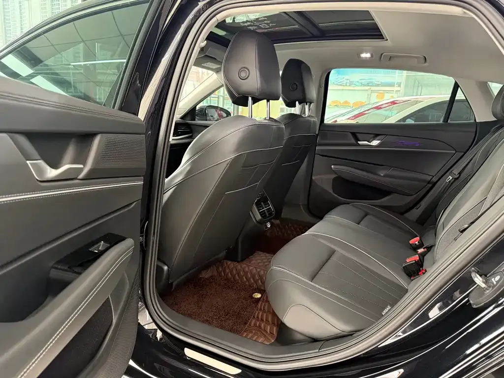 Volkswagen Passat — фото 6