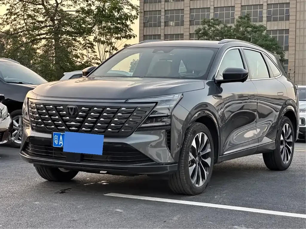 Changan CS75PLUS — фото 1