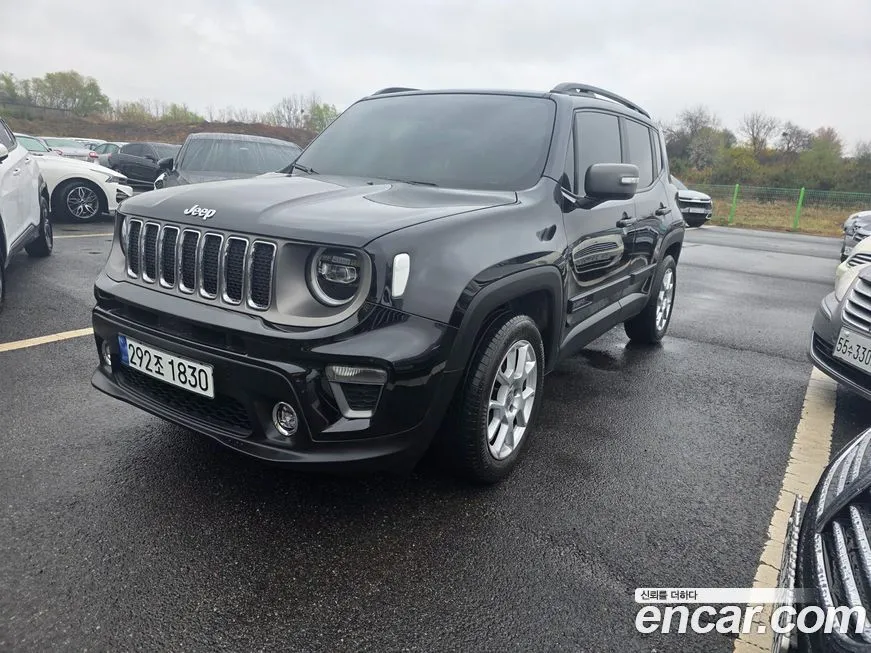Jeep Renegade — фото 10