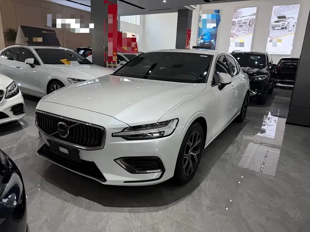 Volvo S60 — фото 1