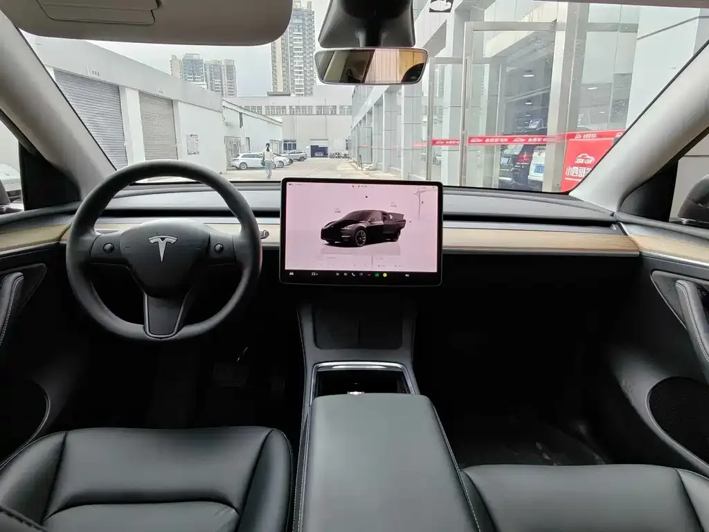 Tesla Model Y — фото 4