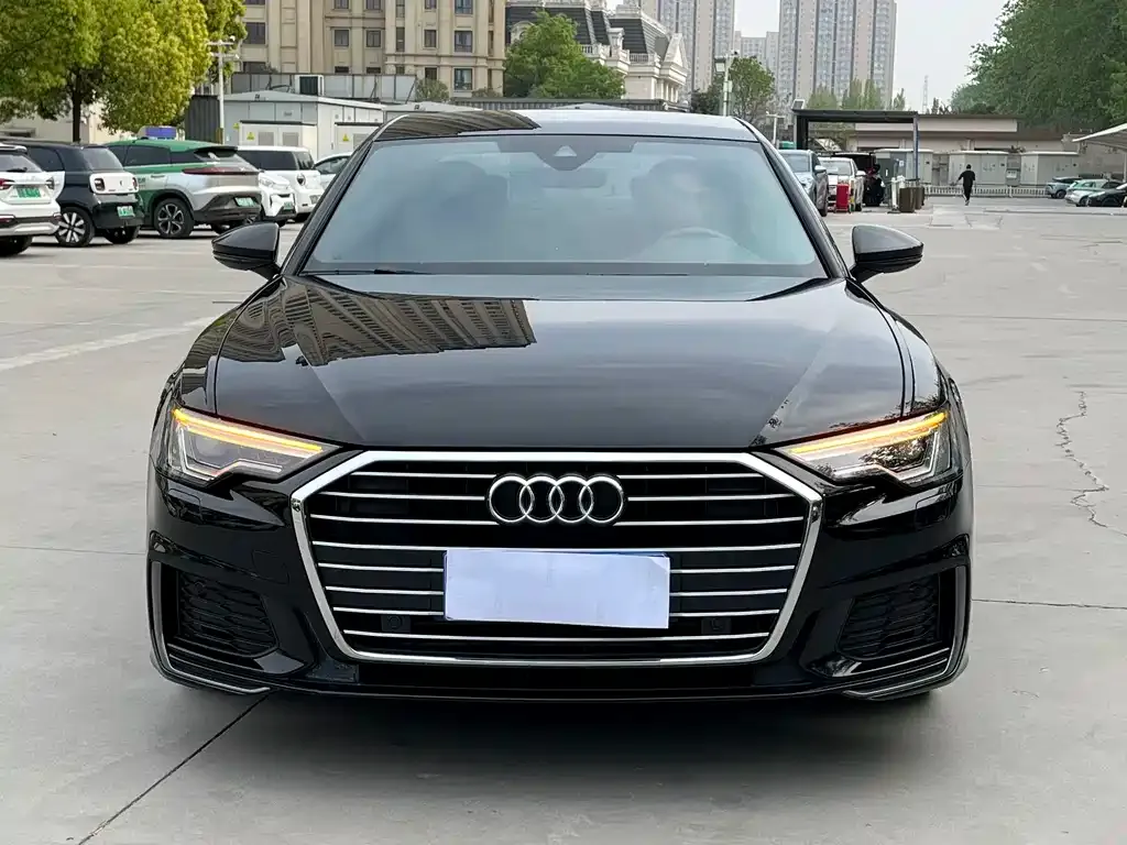 Audi A6L — фото 1