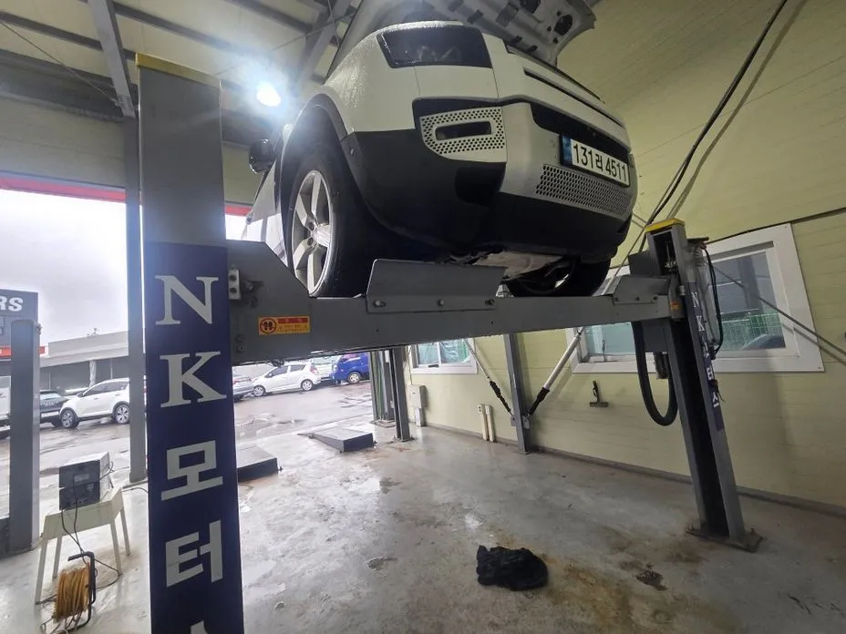 Land Rover Defender — фото 1