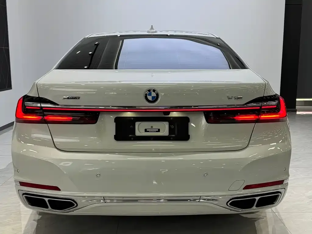 BMW 7 Series — фото 2
