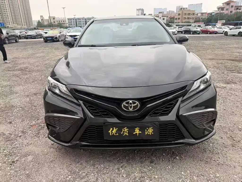 Toyota Camry — фото 5