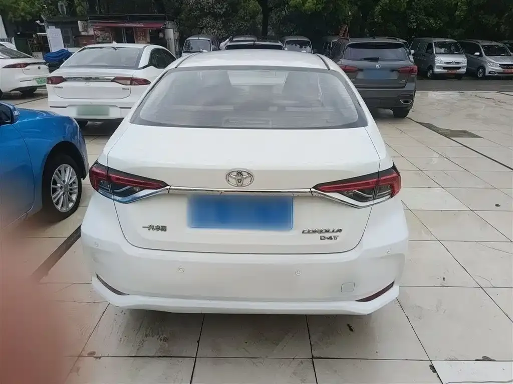 Toyota Corolla — фото 10