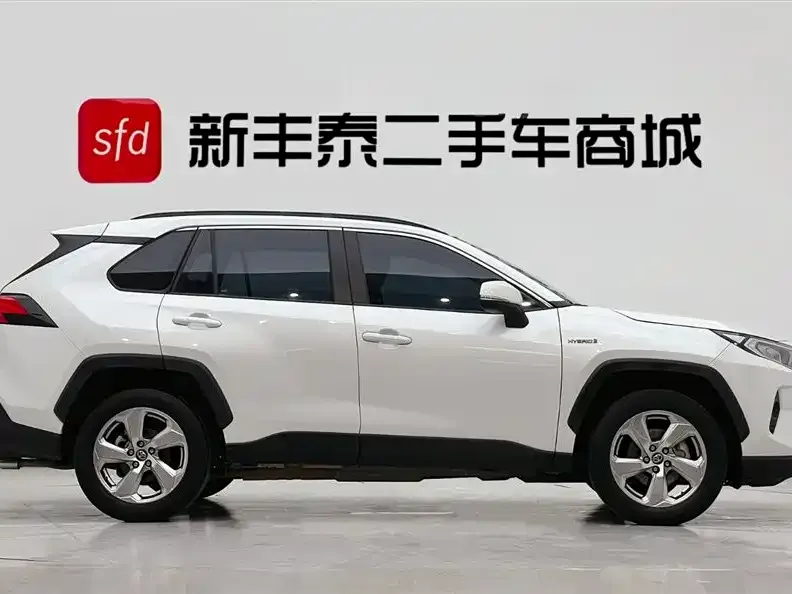 Toyota RAV4 — фото 6
