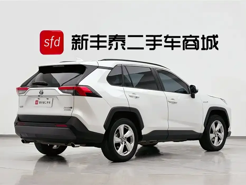 Toyota RAV4 — фото 3