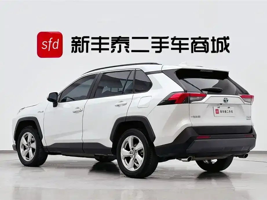 Toyota RAV4 — фото 8