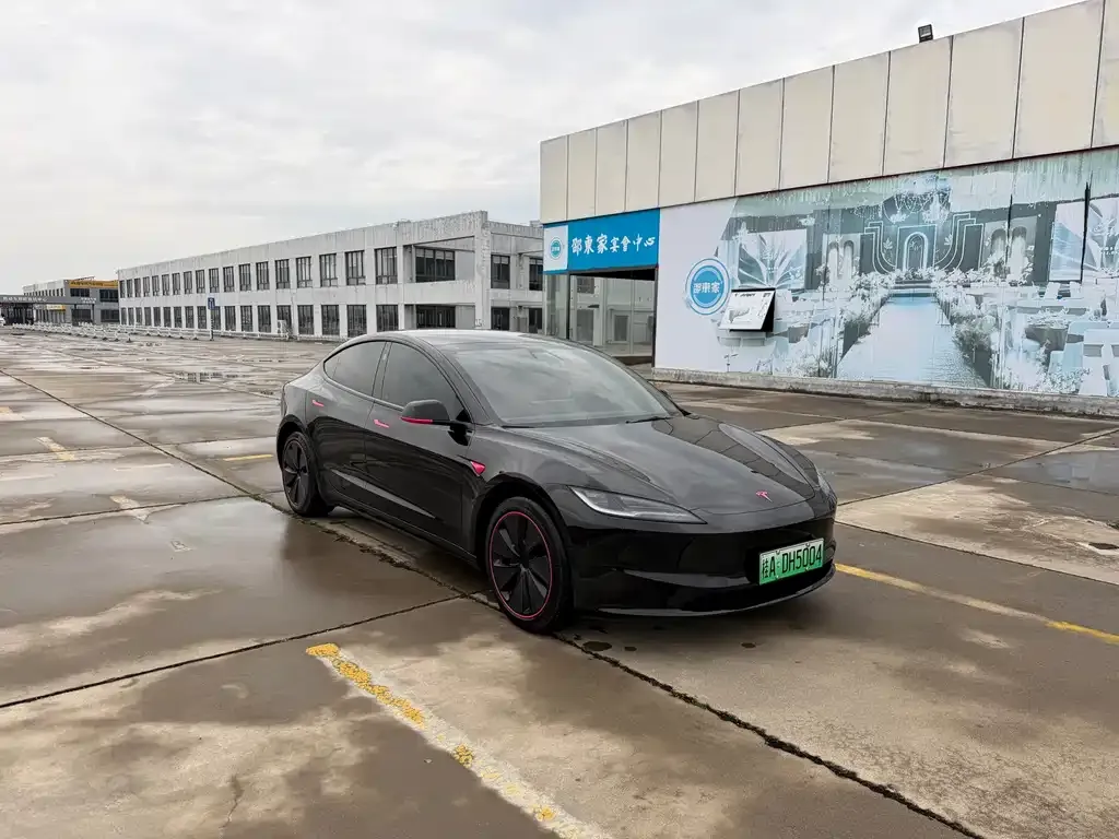Tesla Model 3 — фото 1