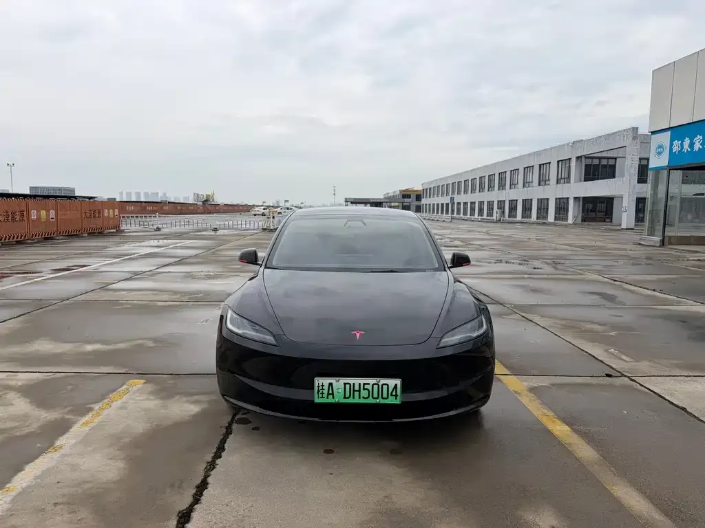 Tesla Model 3 — фото 7