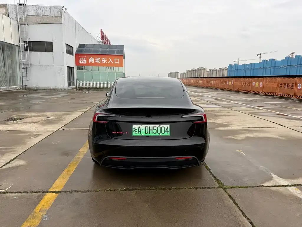 Tesla Model 3 — фото 4