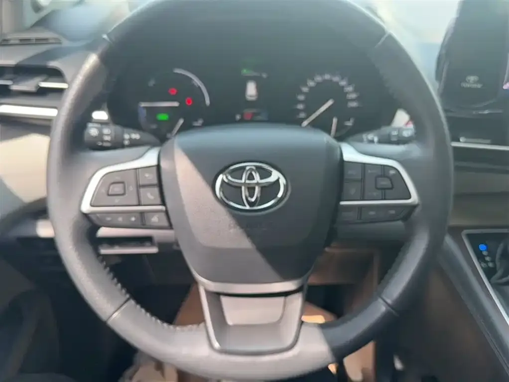 Toyota Granvia — фото 6